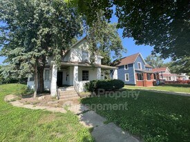 209 N Main St in Wayland, MI - Building Photo