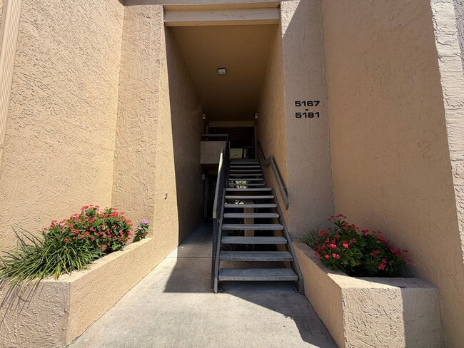 property at 5175 Vineland Rd