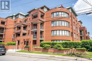 969 N River Rd in Ottawa, ON - Building Photo