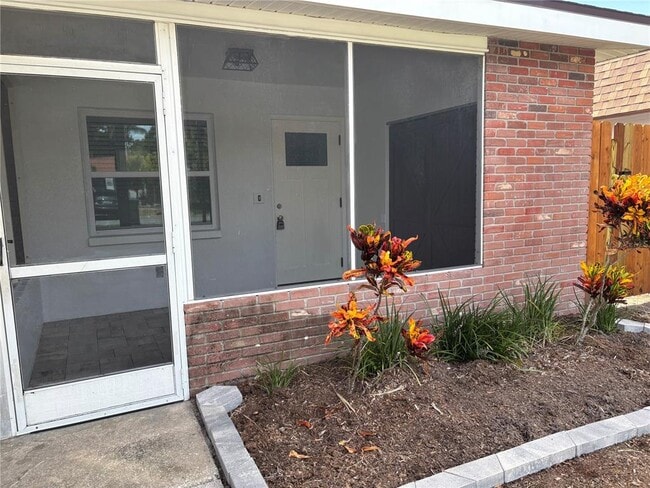 674 Heritage Ln in Largo, FL - Building Photo - Building Photo
