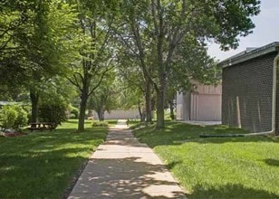 Westbrook Gardens Apartments in Omaha, NE - Building Photo - Building Photo