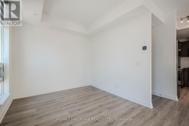 861-861 Sheppard Ave W in Toronto, ON - Building Photo - Building Photo