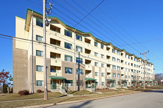 Richmond Terrace Condominiums in Appleton, WI - Building Photo - Building Photo