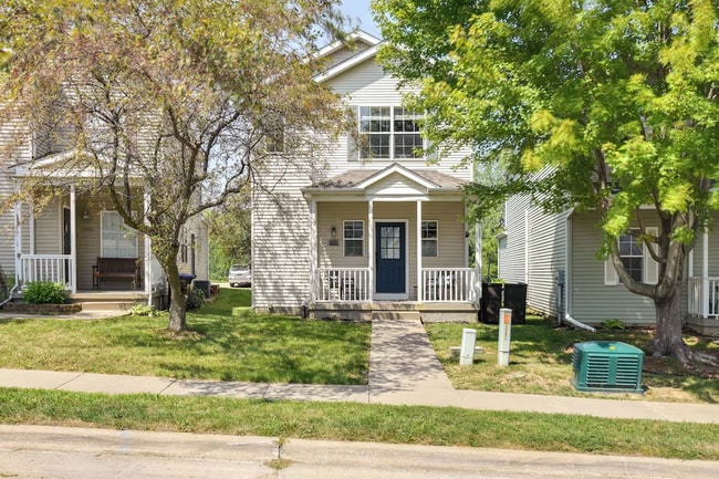 2762 Irving Ave in Iowa City, IA - Foto de edificio - Building Photo