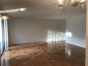 10400 Rockville Pike in North Bethesda, MD - Foto de edificio - Building Photo