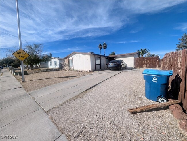 4588 W Drake Cir in Las Vegas, NV - Building Photo - Building Photo