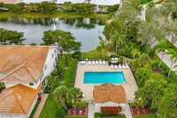 5610 Northboro Dr in Naples, FL - Foto de edificio - Building Photo