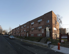 Lindley Gardens in Philadelphia, PA - Building Photo - Building Photo