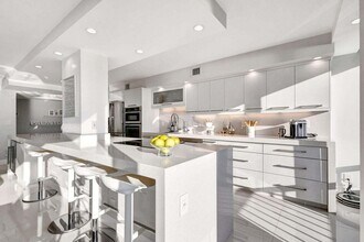 5510 N Ocean Dr in Riviera Beach, FL - Foto de edificio - Building Photo