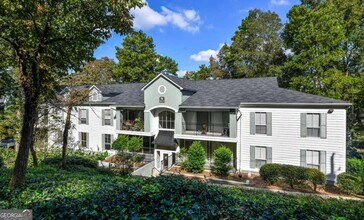2383 Akers Mill Rd in Atlanta, GA - Building Photo - Building Photo