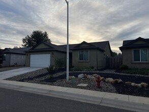 4321 Paulson Ln in Redding, CA - Building Photo - Building Photo