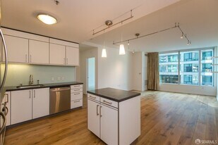 301 Main St in San Francisco, CA - Building Photo