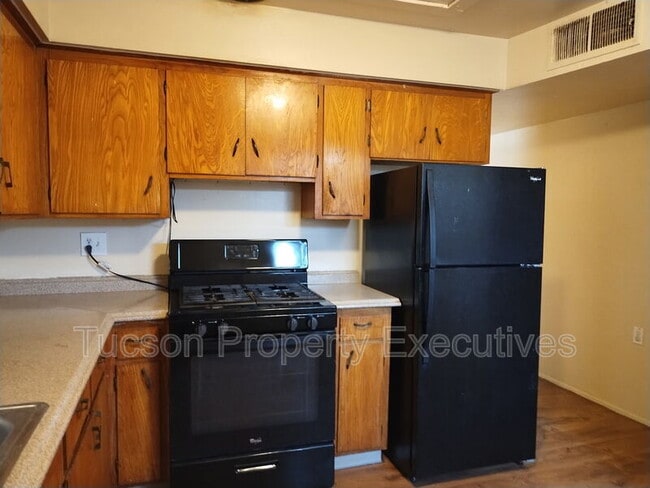 8934 S Nogales Hwy in Tucson, AZ - Building Photo - Building Photo