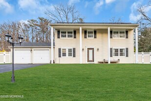 14 Regina Rd in Morganville, NJ - Building Photo