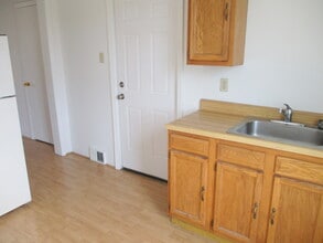 1111 Lenz Ave, Unit 4 in Ambridge, PA - Building Photo - Building Photo