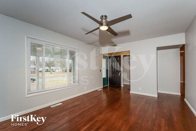 2415 Cambridge Dr in Florissant, MO - Building Photo - Building Photo