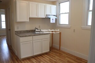 16 Warren Ave, Unit 6 in Somerville, MA - Building Photo
