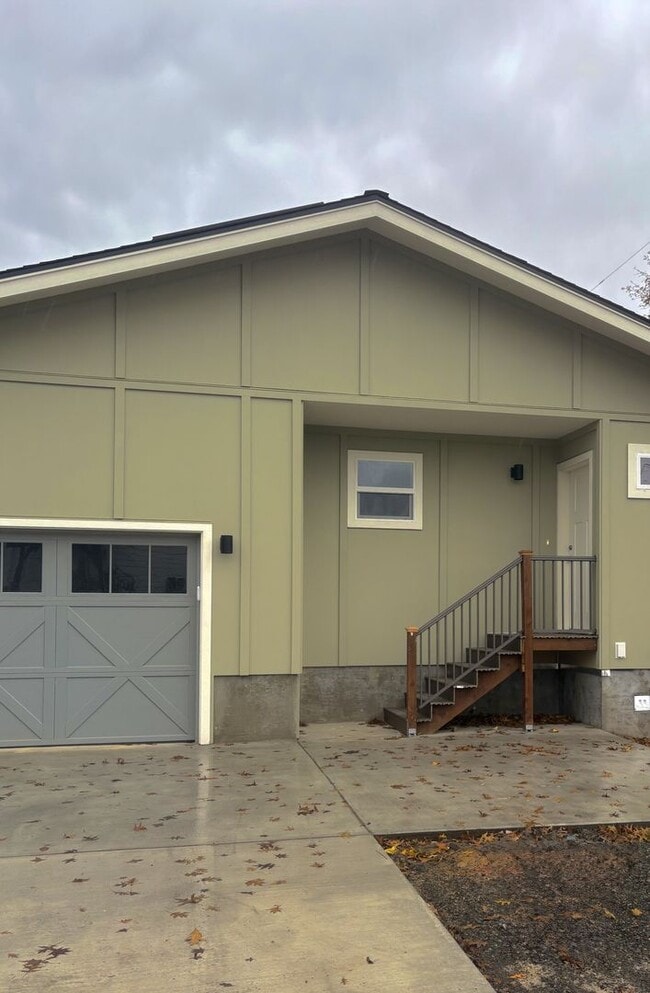 property at 118 S Harkness St