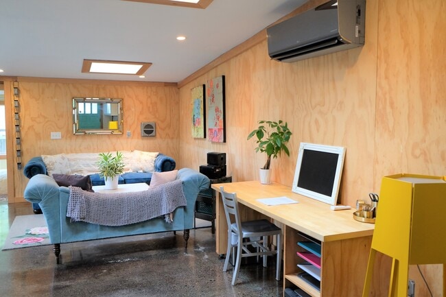 10733 Phinney Ave N, Unit A in Seattle, WA - Foto de edificio - Building Photo