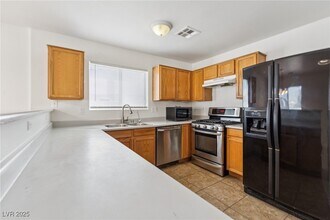 3335 Sutter's Fort St in North Las Vegas, NV - Building Photo - Building Photo