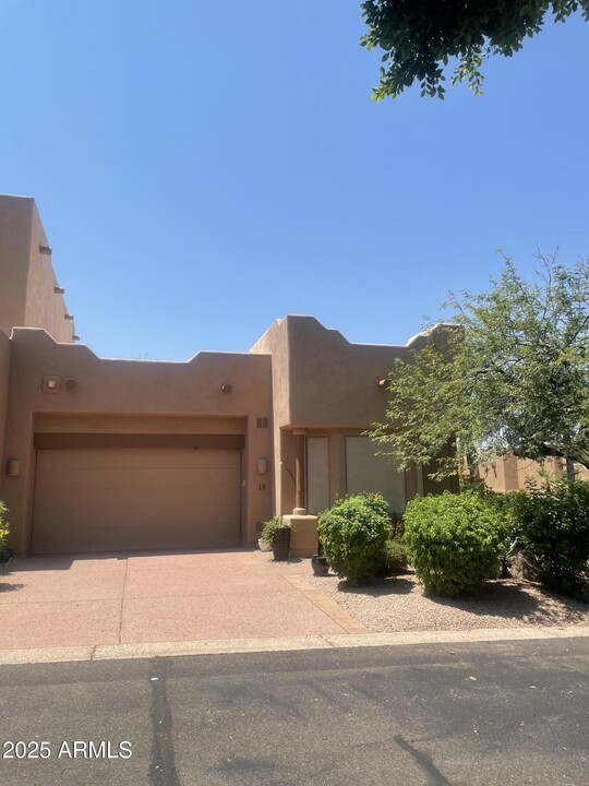 6540 E Redmont Dr in Mesa, AZ - Building Photo