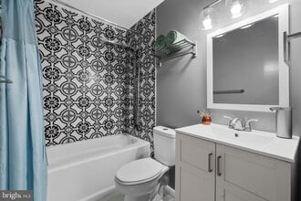 1522 Bal Harbor Ct in Herndon, VA - Foto de edificio - Building Photo