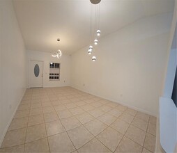 7674 NW 183rd Ter in Hialeah, FL - Building Photo - Building Photo