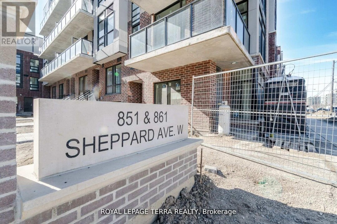 66-861 SHEPPARD Ave in Toronto, ON - Building Photo