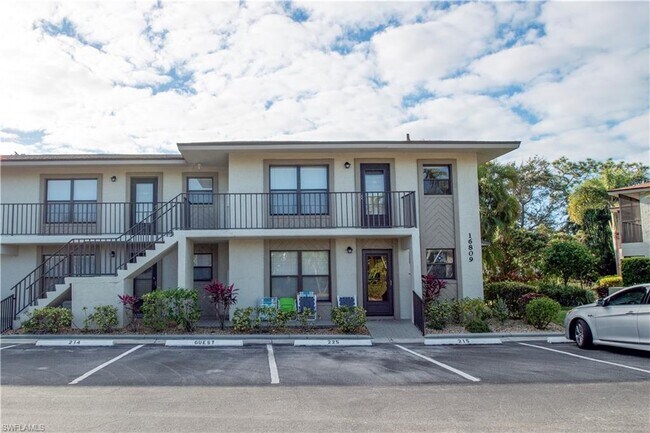 16809 Davis Rd-Unit -225 in Ft. Myers, FL - Building Photo - Building Photo