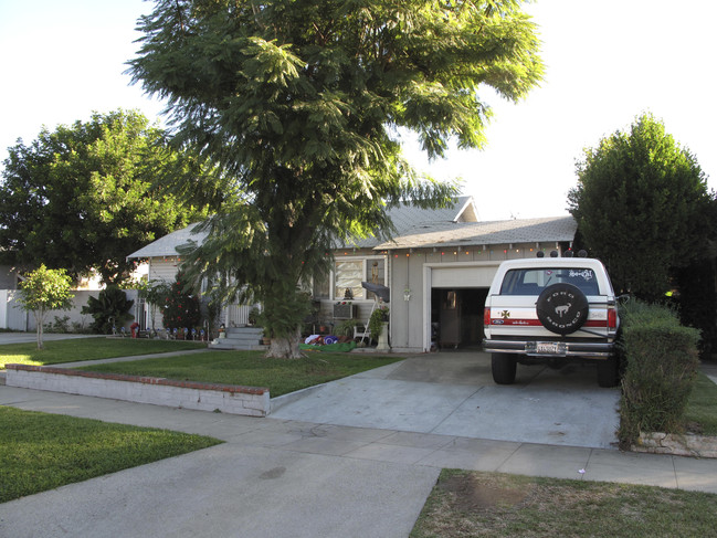 134 S Washington Ave in Glendora, CA - Foto de edificio - Building Photo