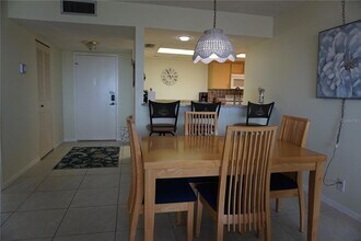 6322 Palma Del Mar Blvd S, Unit 1205 in St. Petersburg, FL - Foto de edificio - Building Photo