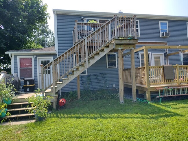 2 Iby St, Unit Upstairs in South Burlington, VT - Building Photo - Building Photo