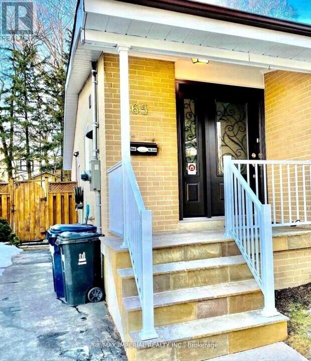 65 Northey Dr in Toronto, ON - Building Photo