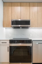 34395 Gladys Ave in Abbotsford, BC - Foto de edificio - Building Photo