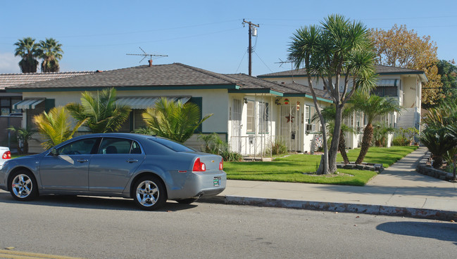 664 S 2nd Ave in Covina, CA - Foto de edificio - Building Photo