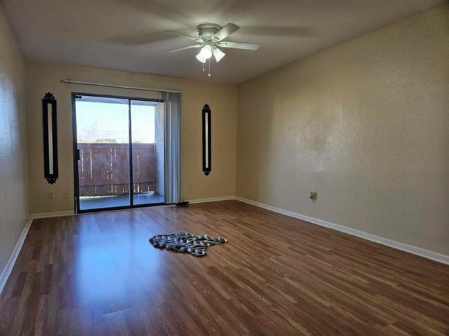 8433 Hearth Dr in Houston, TX - Building Photo - Building Photo