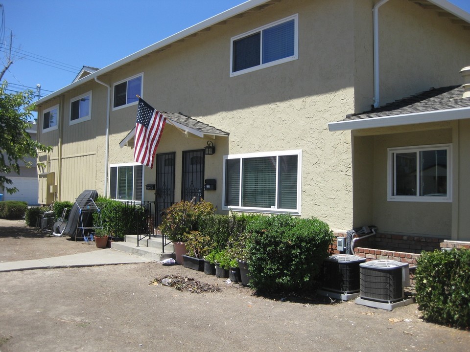 100 Kiely Blvd in Santa Clara, CA - Building Photo