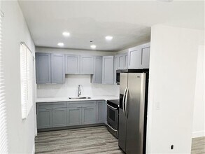 1135 NW 127th St in North Miami, FL - Building Photo - Building Photo