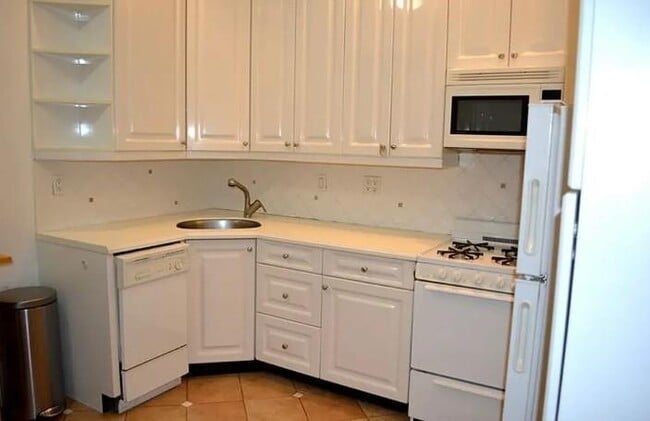 property at 77 W 85th St