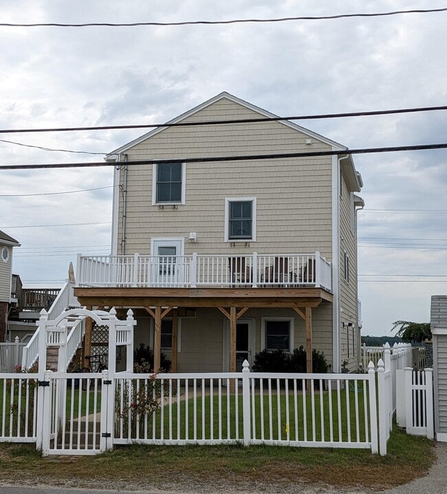 property at 279 Portsmouth Ave