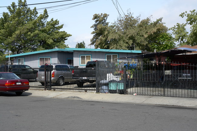 205-207 Dumbarton Ave in Redwood City, CA - Building Photo - Building Photo