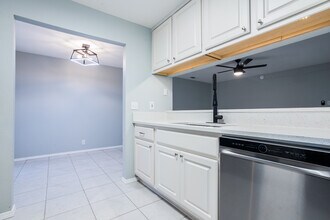 5275 Meadow Rise St, Unit 5275 in San Antonio, TX - Foto de edificio - Building Photo