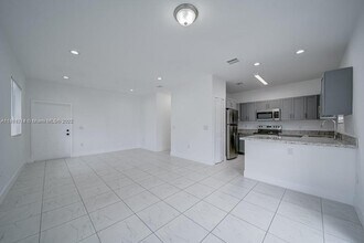 14750 NE 7th Ave in Miami, FL - Building Photo - Building Photo
