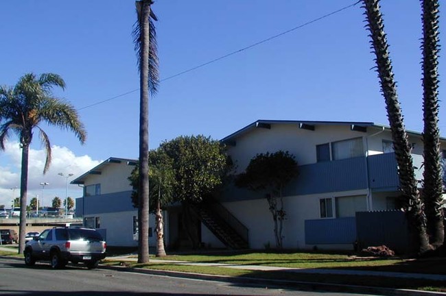 The Palms at Midtown in Ventura, CA - Building Photo - Building Photo