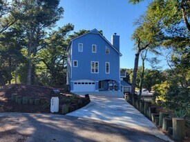 202 Lagoon Ct in Emerald Isle, NC - Building Photo