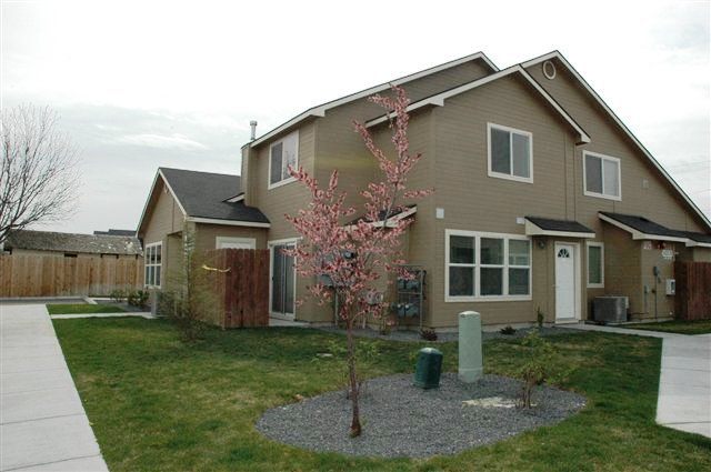 Eldorado Townhomes in Caldwell, ID - Building Photo - Building Photo