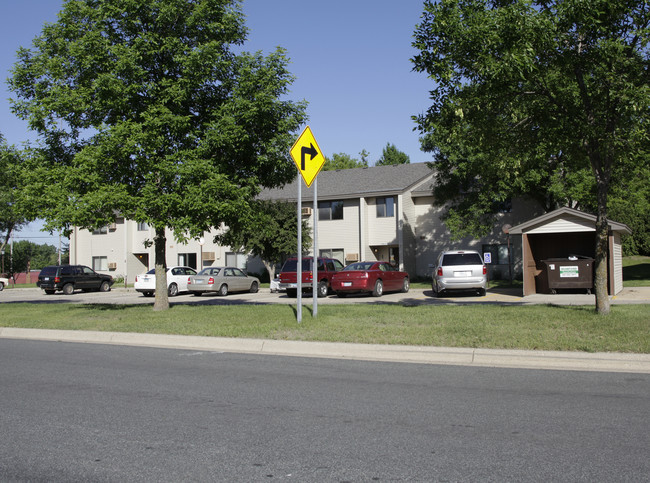 309 Carter St NE in Watertown, MN - Building Photo - Building Photo