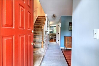 28 Marigold Cir in North Providence, RI - Foto de edificio - Building Photo