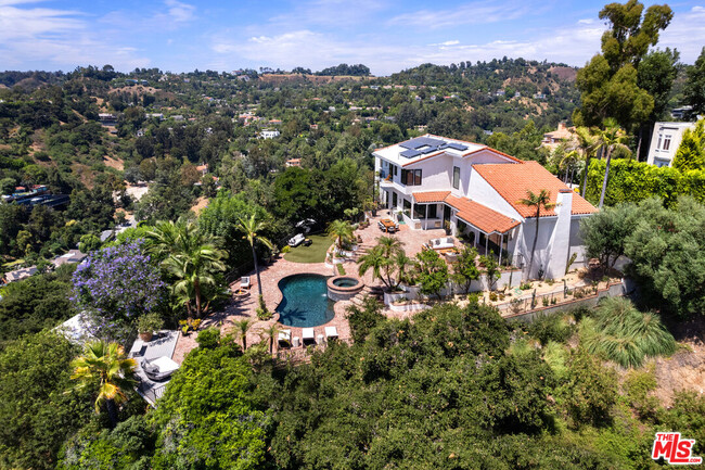 9714 Oak Pass Rd in Beverly Hills, CA - Building Photo - Building Photo