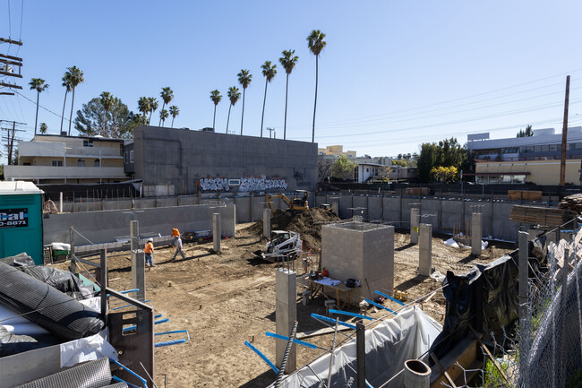 Moorpark Apartments in Sherman Oaks, CA - Foto de edificio - Building Photo